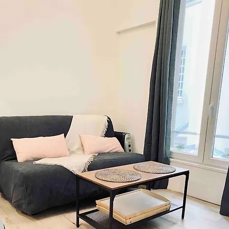 Exigehome-versailles A 2 Pas Du Chateau Versailles
